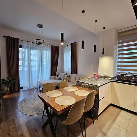 Deluxe Flat With Garden_tirana Apartament *
